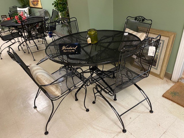 briarwood 48 dining product image