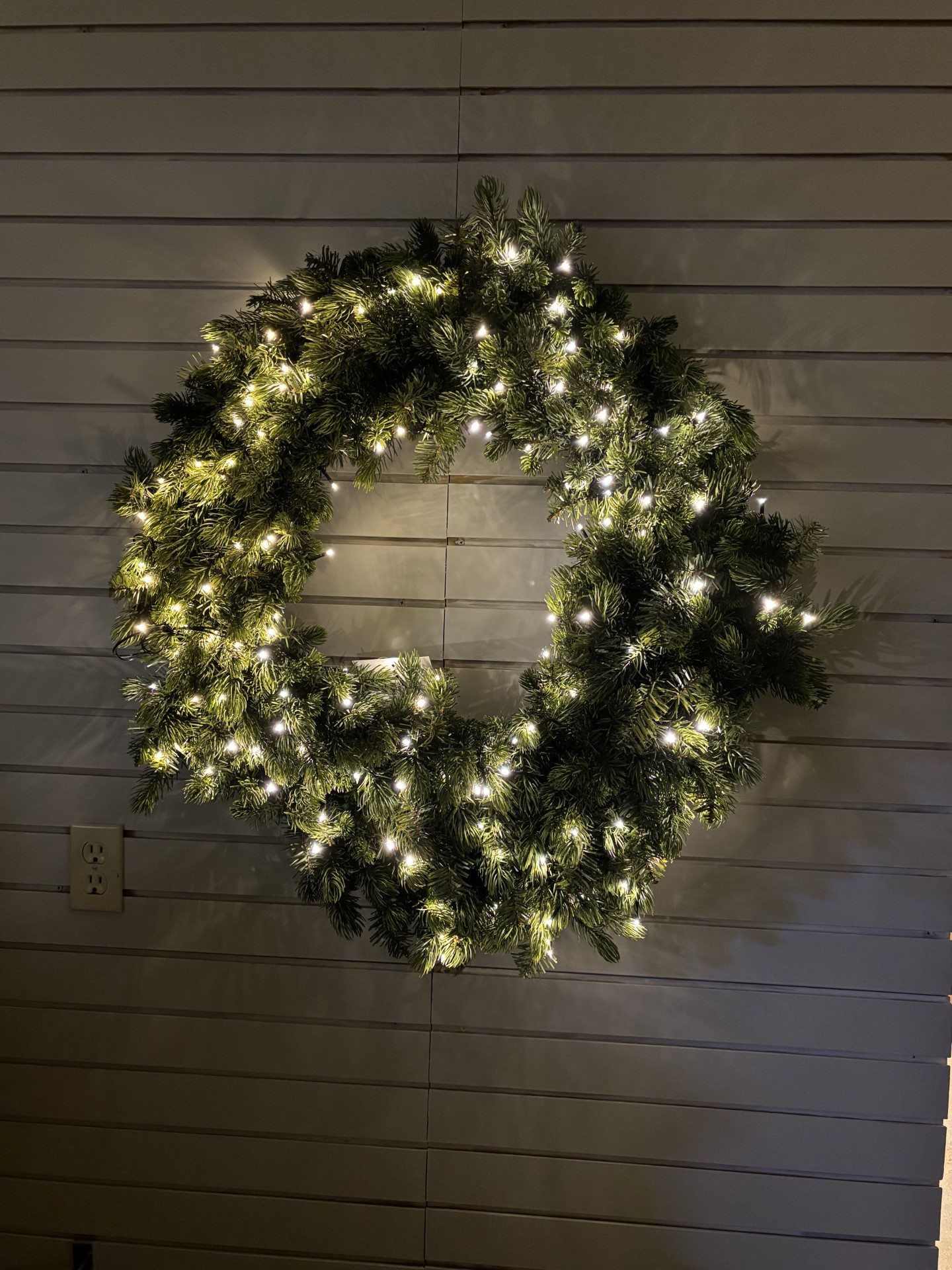 36 inch rocky mountain pine wreath – white led battery powered lights product image