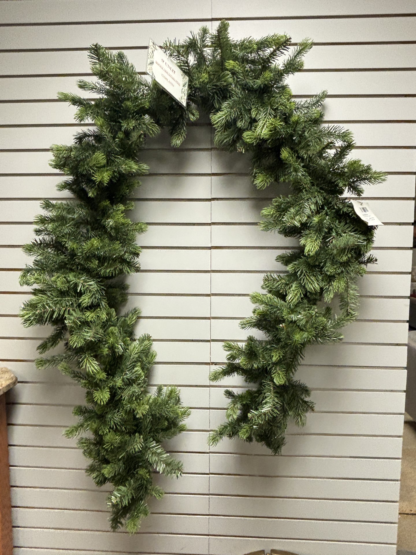 9′ rocky mountain pine garland – unlit product image