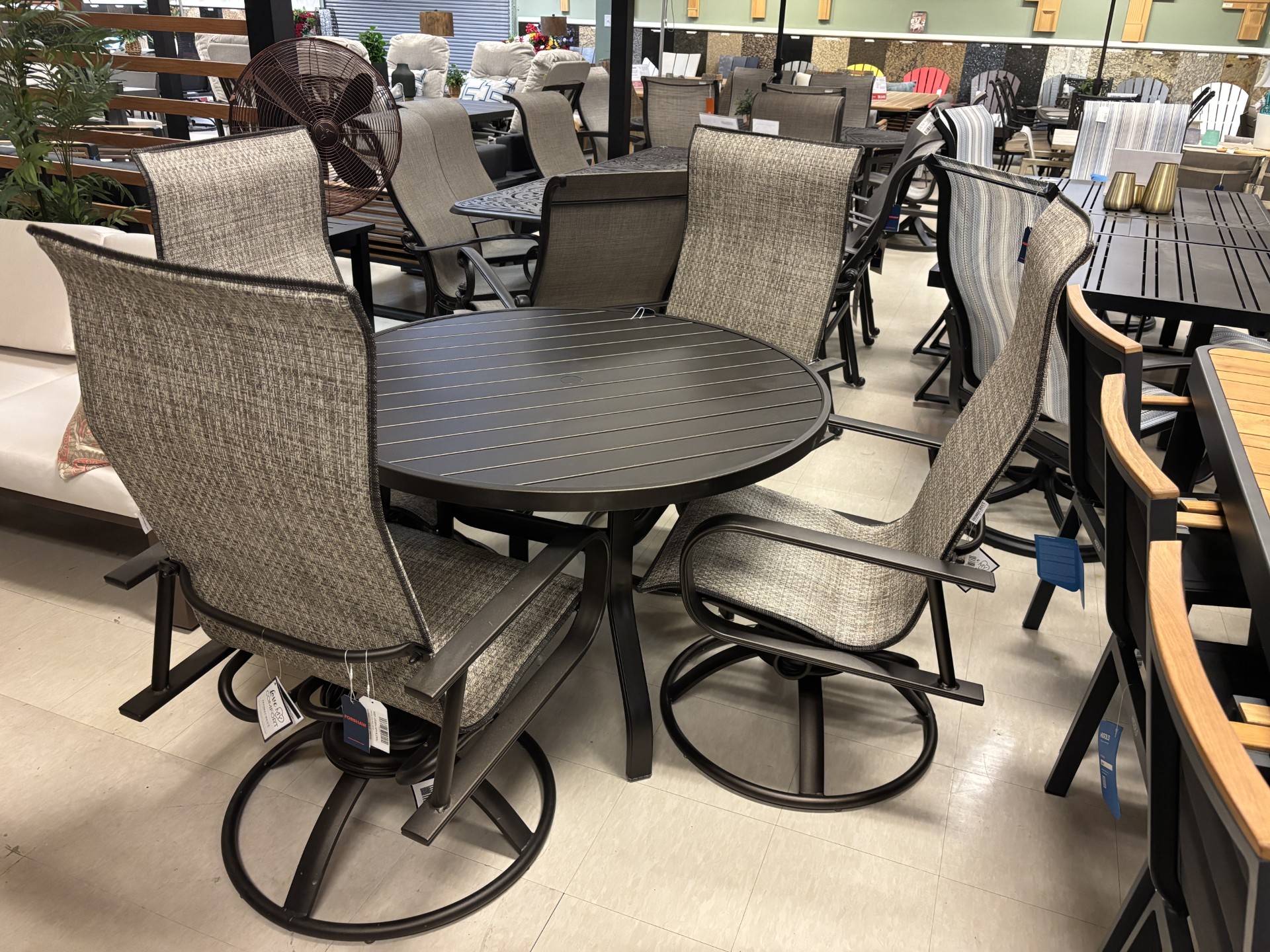 kashton/lattitude dining set product image