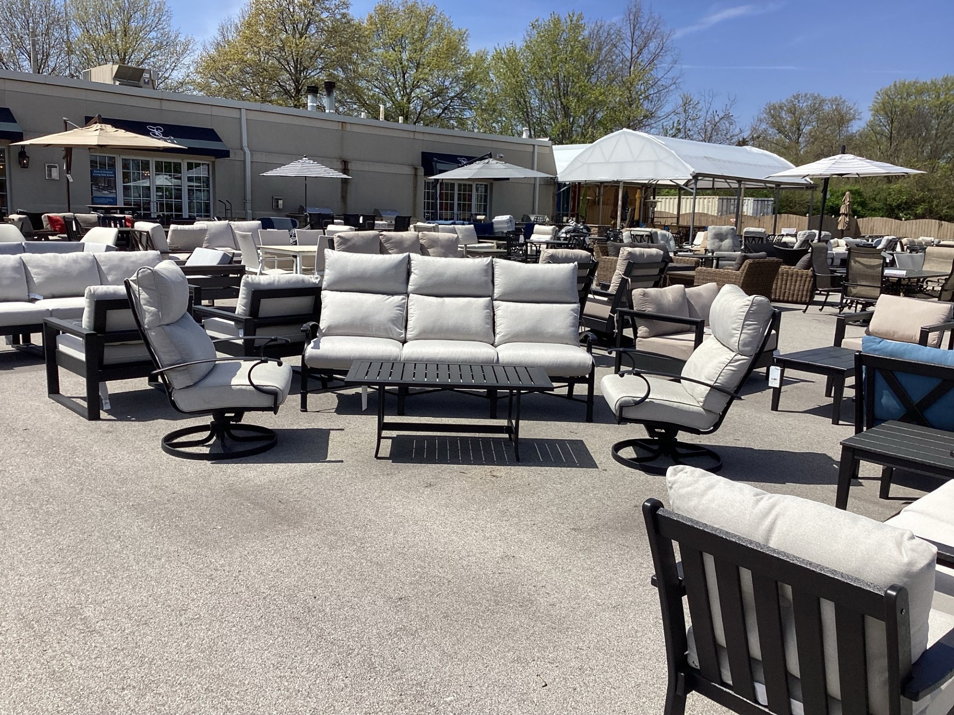 manor seating set thumbnail image