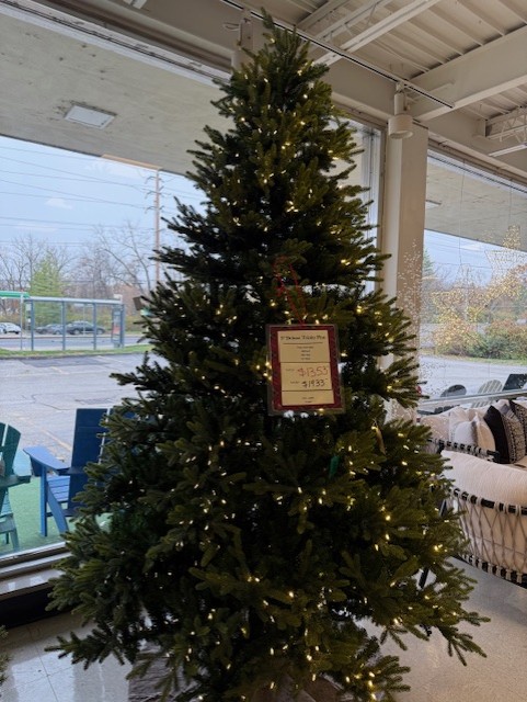 9′ deluxe trinity pine tree