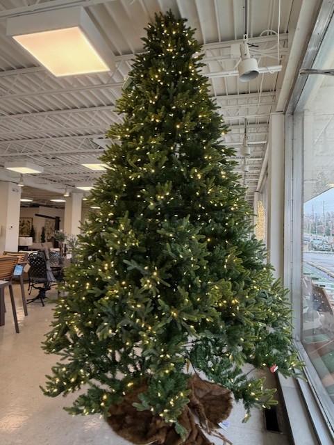 12′ deluxy trinity pine tree – clear led lights